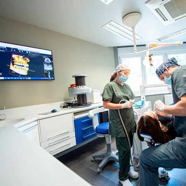 Implantes maxilofaciales en Logroño